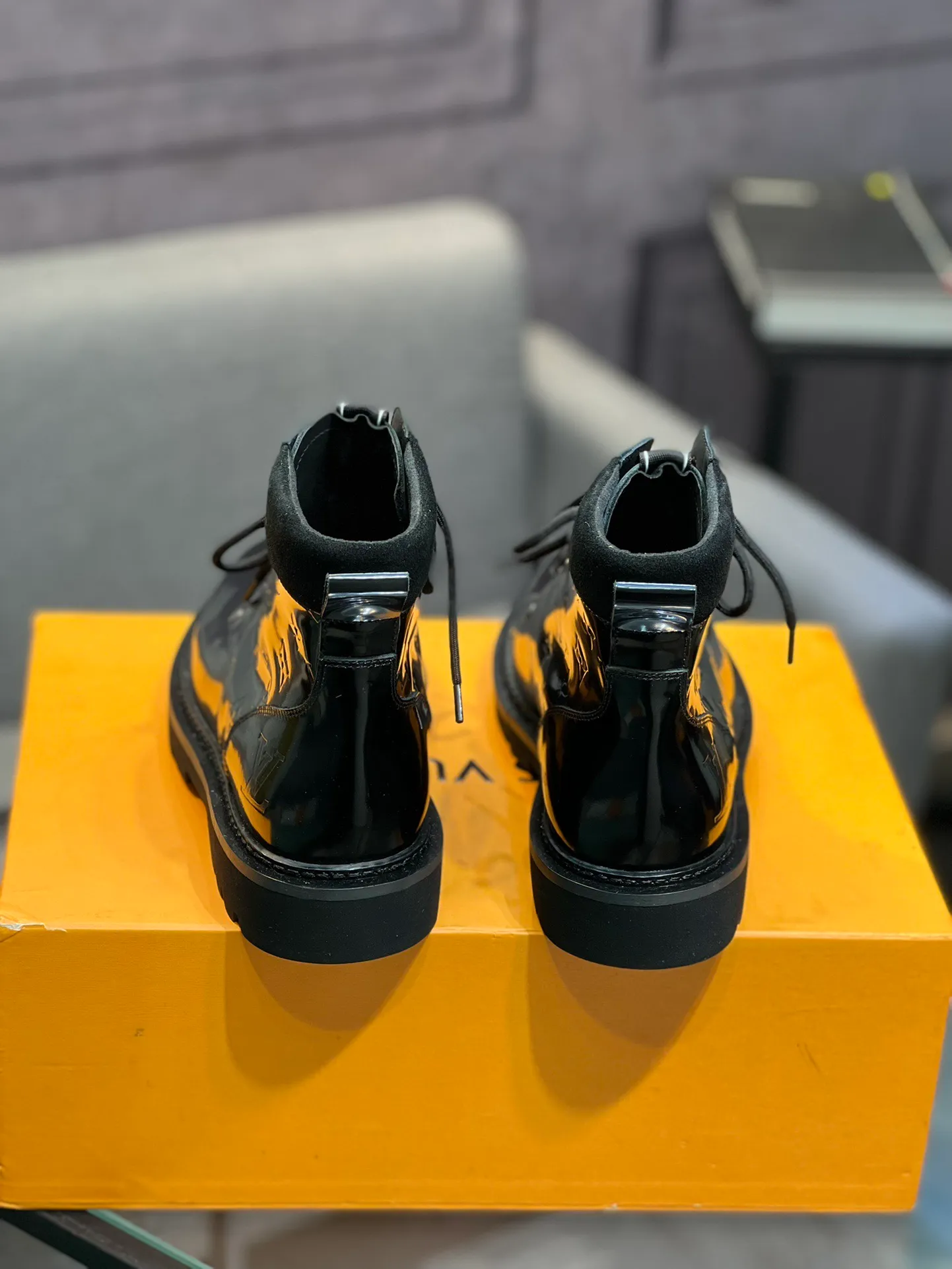 Men's shoes 💰900 L Home - the latest LV men's business casual boots, luxury and nobility are a must, all made of imported original first-layer cowhide, just to create a more comfortable wearing experience, ➕top imported water-dyed full cow lining, original high wear-resistant outsole! 👏👏 Size: Male 39-44; (38 45 46 customized)